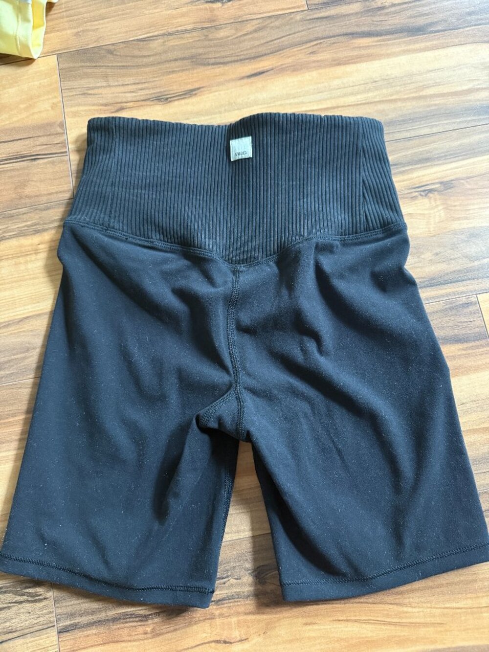 Vuori Black ribbed waist band biker shorts
